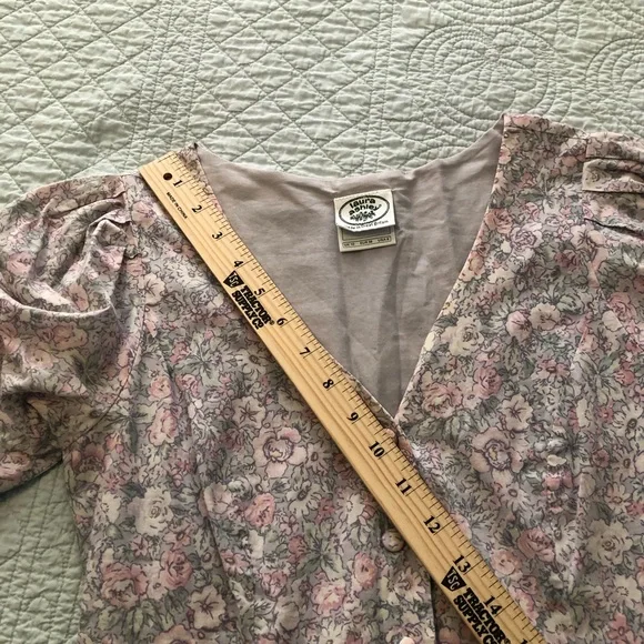 Vintage Laura Ashley lilac floral print prairie cottage dress. Size 8. - Picture 14 of 14